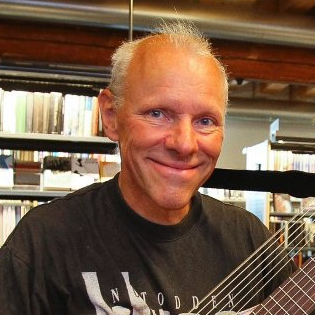 Harald Hougaard er en av norges fremste gitarmakere
